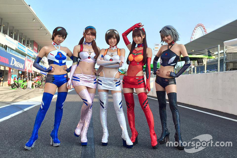 Grid girls Eva Racing