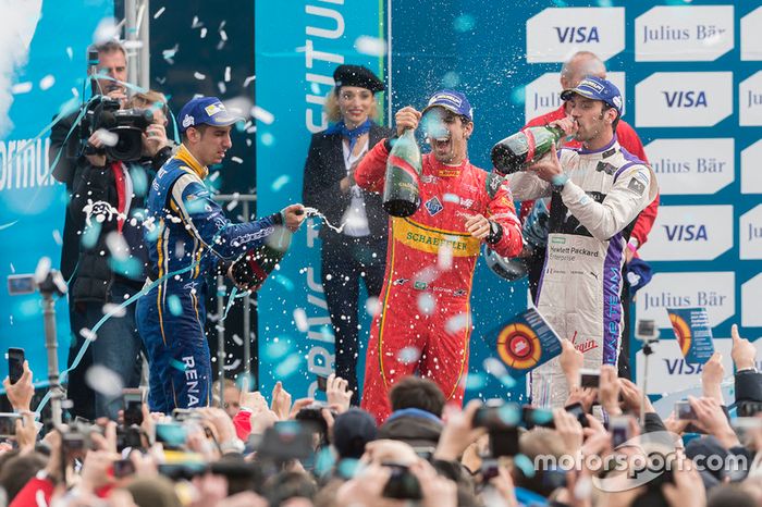 Podio: ganador de la carrera Lucas di Grassi, ABT Schaeffler Audi Sport, segundo lugar Jean-Eric Vergne, DS Virgin Racing, tercer lugar Sébastien Buemi, Renault e.Dams