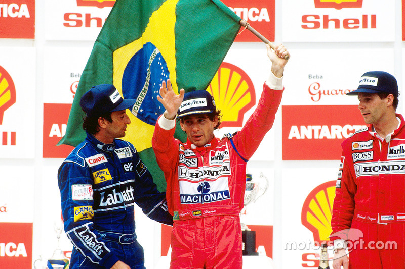 Podium: winnaar Ayrton Senna, McLaren, tweede plaats Riccardo Patrese, Williams, derde plaats Gerhar