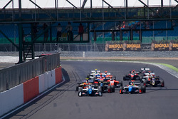 Старт: лідирує Єгор Оруджев, Arden Motorsport