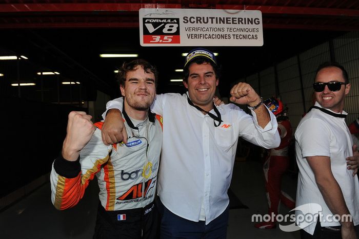 El piloto francés y Adrián Vallés en Montmeló