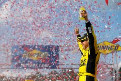 Race winner Matt Kenseth, Joe Gibbs Racing Toyota