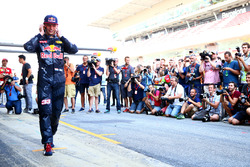 Макс Ферстаппен, Red Bull Racing говорить по телефону