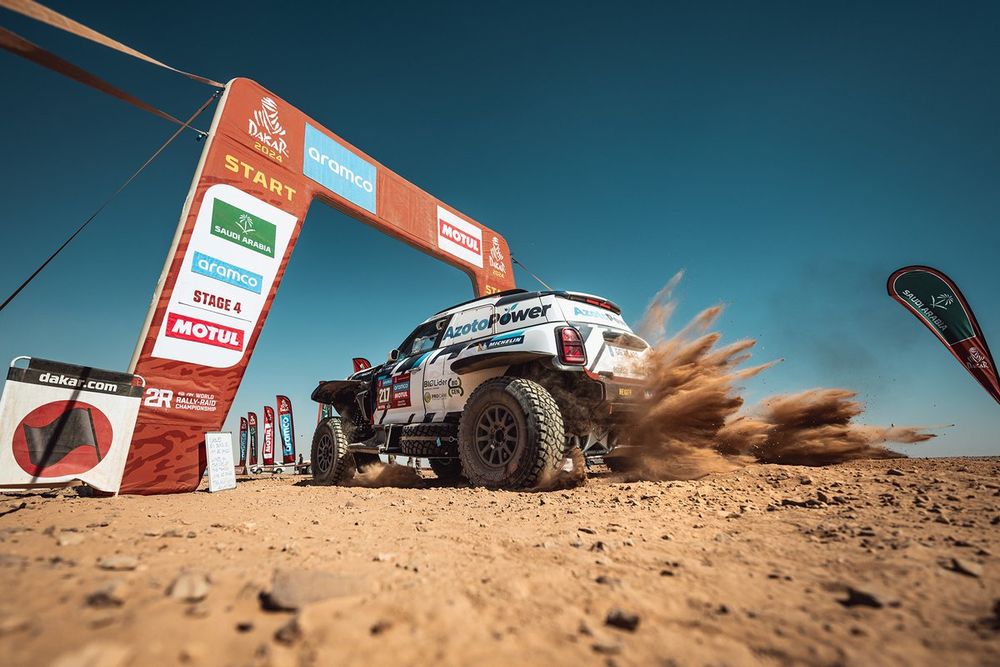 #217 X-raid Mini JCW Team Mini John Cooper Works Rally Plus: Krzysztof Holowczyc, Łukasz Kurzeja