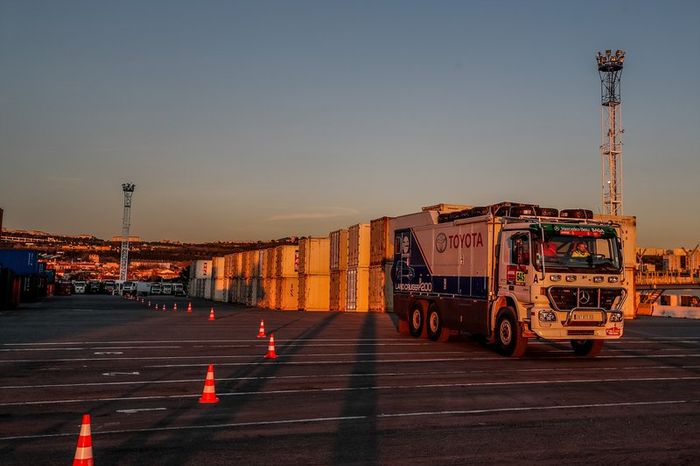Embarque en Marsella del Dakar 2020