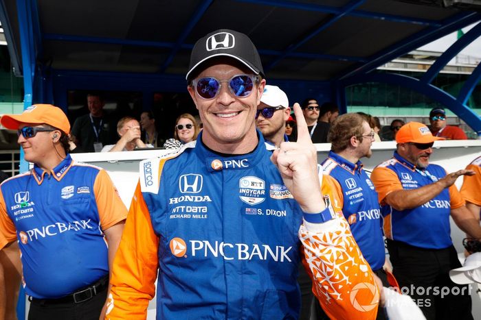 El ganador de la pole, Scott Dixon, Chip Ganassi Racing Honda celebra su premio de la pole, Honda