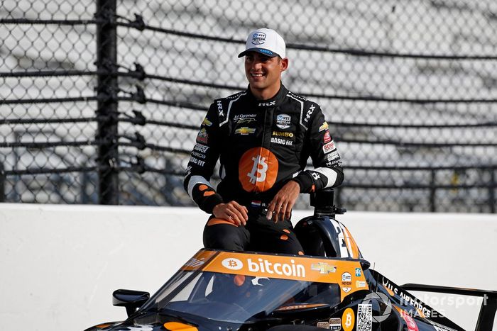 Rinus VeeKay, Ed Carpenter Racing Chevrolet posa para la foto de la primera fila