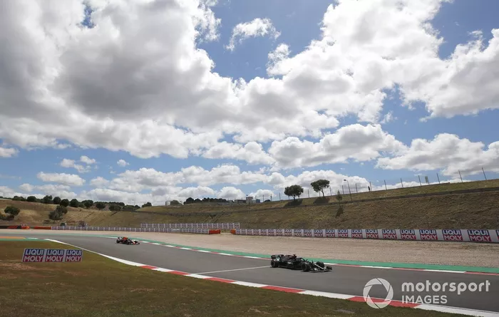 Lewis Hamilton, Mercedes W12, Sergio Pérez, Red Bull Racing RB16B