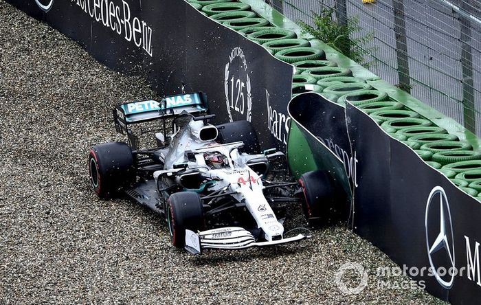 Choque de Lewis Hamilton, Mercedes AMG F1 W10 con el muro