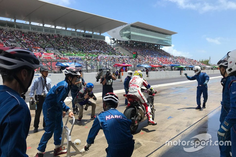 #634 Harc-Pro Honda: Dominique Aegerter, Ryo Mizuno and Randy de Puniet pit stop