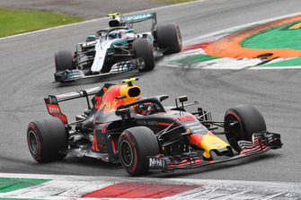 Max Verstappen, Red Bull Racing RB14 and Valtteri Bottas, Mercedes AMG F1 W09 battle