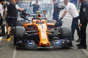 Stoffel Vandoorne, McLaren MCL33, au stand
