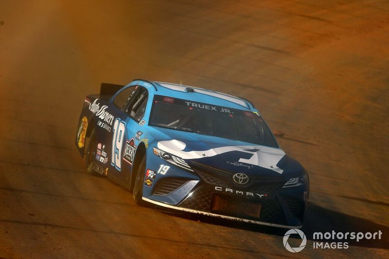 Martin Truex Jr., Joe Gibbs Racing, Toyota Camry Auto-Owners Insurance