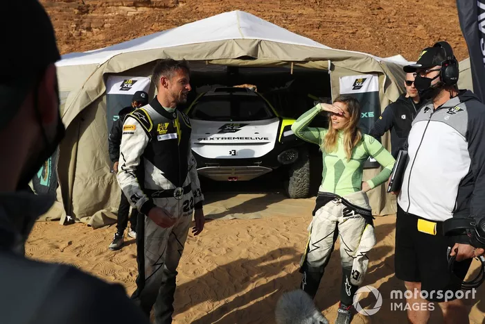 Jenson Button, JBXE Extreme-E Team, y Mikaela Ahlin-Kottulinsky, JBXE Extreme-E Team 