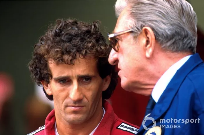 Alain Prost, McLaren, discute avec le président de la FIA Jean-Marie Balestre