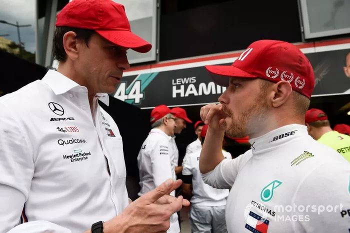 Toto Wolff, Director Ejecutivo (Negocios), Mercedes AMG, con Valtteri Bottas, Mercedes AMG F1, 3ª posición