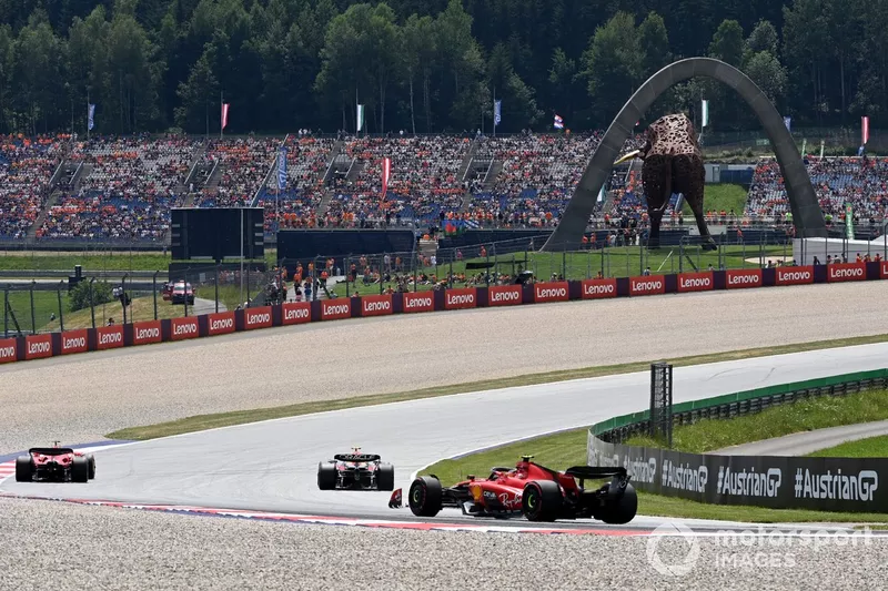 Sergio Perez, Red Bull Racing RB19, Carlos Sainz, Ferrari SF-23