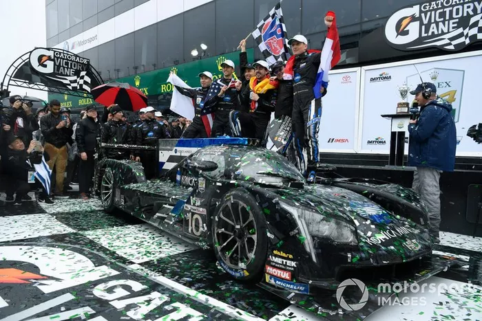 #10 Konica Minolta Cadillac DPi-V.R. Cadillac DPi, DPi: Renger Van Der Zande, Jordan Taylor, Fernando Alonso, Kamui Kobayashi