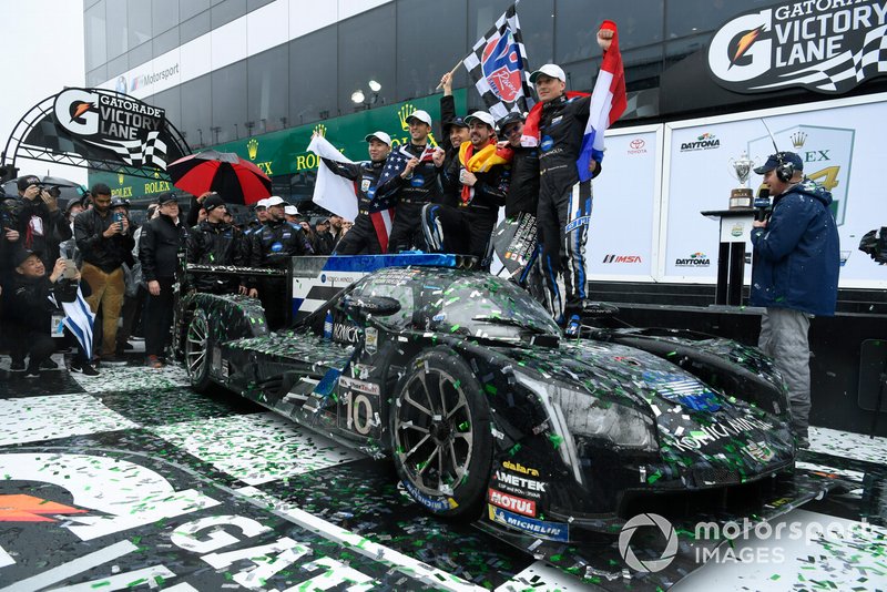 #10 Konica Minolta Cadillac DPi-V.R. Cadillac DPi, DPi: Renger Van Der Zande, Jordan Taylor, Fernando Alonso, Kamui Kobayashi