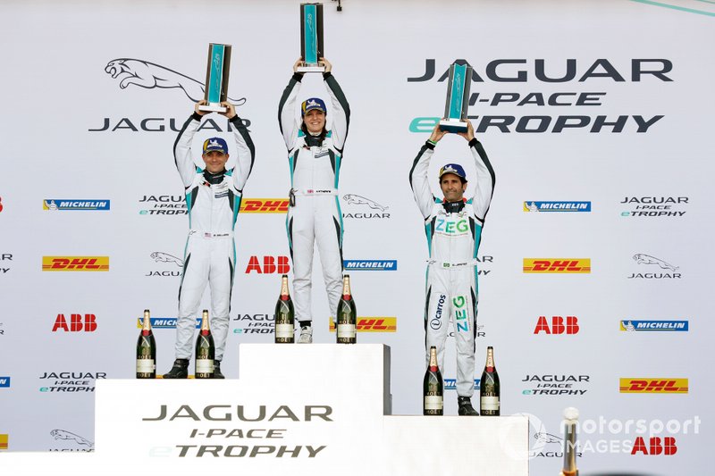 Podio PRO: Katherine Legge, Rahal Letterman Lanigan Racing, Bryan Sellers, Rahal Letterman Lanigan Racing, Sérgio Jimenez, Jaguar Brazil Racing
