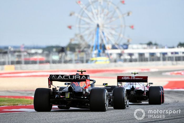 Antonio Giovinazzi, Alfa Romeo Racing C41, Sergio Pérez, Red Bull Racing RB16B
