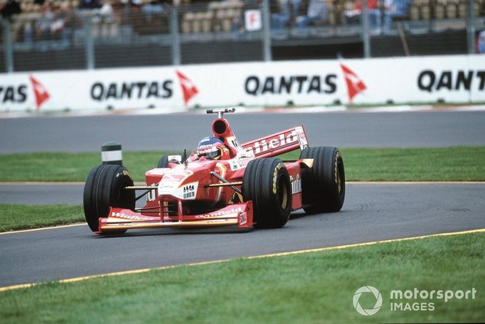 Jacques Villeneuve, Williams Mecachrome FW20 entra en boxes con el alerón trasero roto