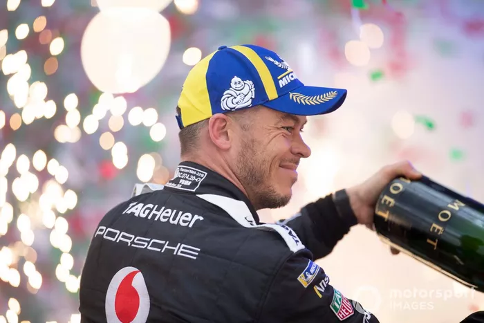 Podio: segundo lugar Andre Lotterer, Porsche