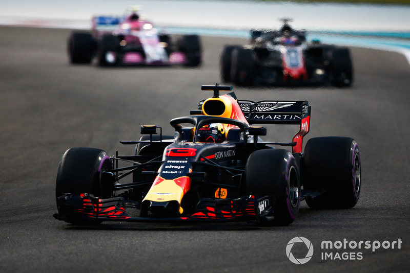 Даніель Ріккардо, Red Bull Racing RB14, попереду суперників