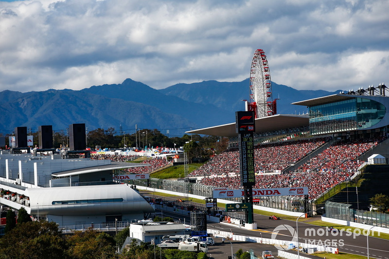 Brendon Hartley, Toro Rosso STR13, precede Sebastian Vettel, Ferrari SF71H