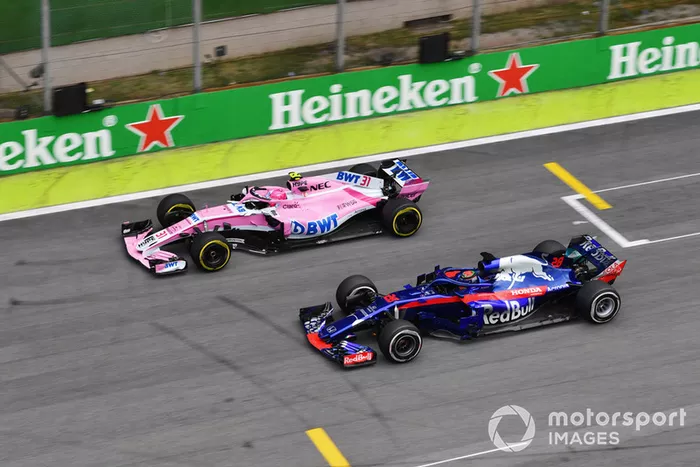 Esteban Ocon, Racing Point Force India VJM11y Brendon Hartley, Scuderia Toro Rosso STR13 