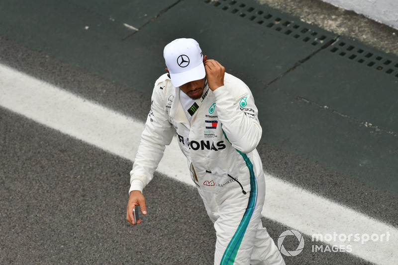 Lewis Hamilton: “Vi o que aconteceu e não fiquei surpreso. Os vi correndo, e eles não estavam disputando posição. Felizmente ele conseguiu continuar”