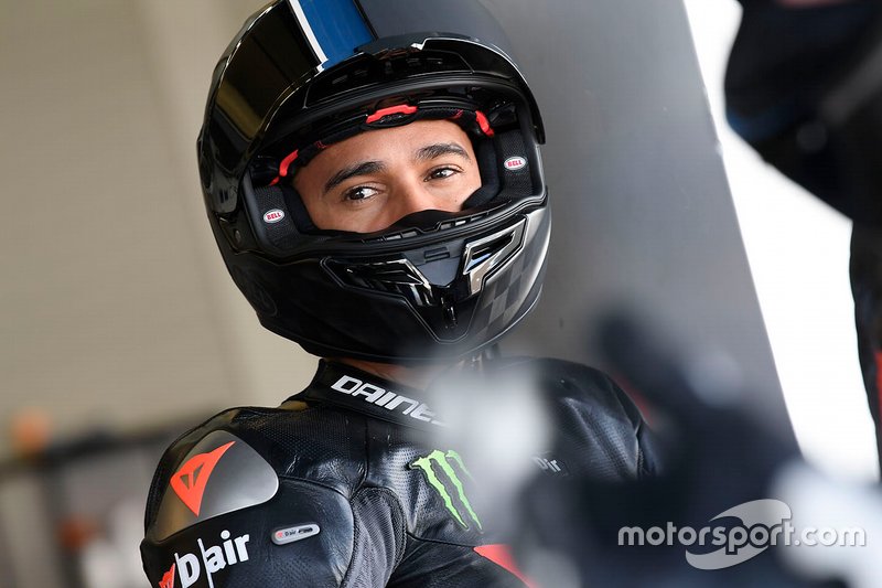 Lewis Hamilton mengetes motor Superbike Yamaha