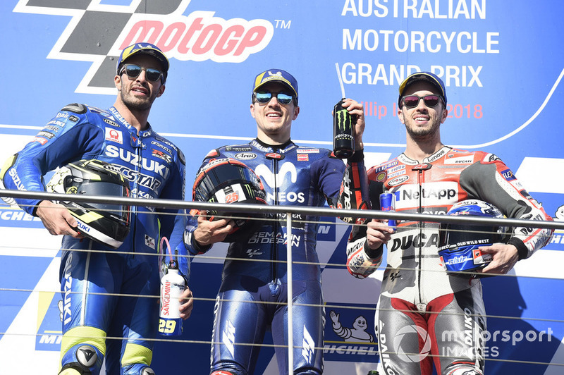 Подіум: друге місце Андреа Янноне, Team Suzuki MotoGP, переможець гонки Маверік Віньялес, Yamaha Factory Racing, третє місце Андреа Довіціозо, Ducati Team