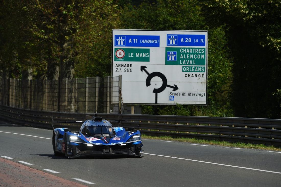 #35 Alpine Endurance Team Alpine A424 de Paul-Loup Chatin, Ferdinand Habsburg-Lothringen, Charles Milesi
