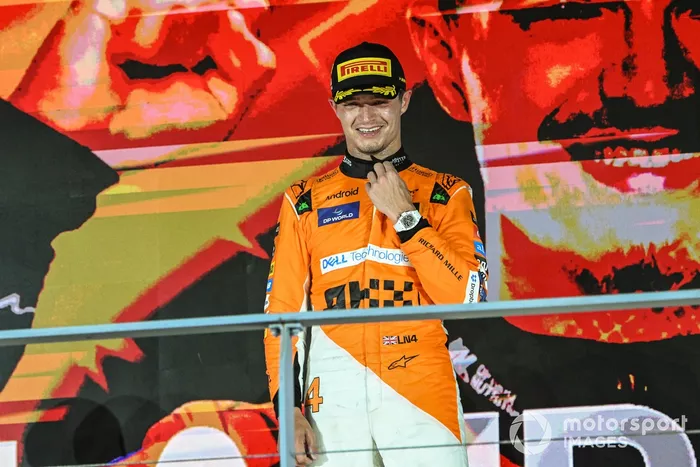 Lando Norris, McLaren F1 Team, 1ª posición, en el podio
