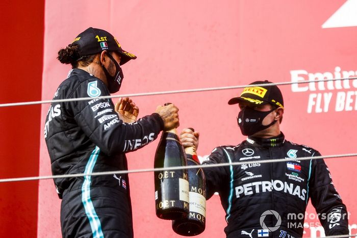 Podio: segundo lugar Valtteri Bottas, Mercedes-AMG F1, ganador de la carrera Lewis Hamilton, Mercedes-AMG F1