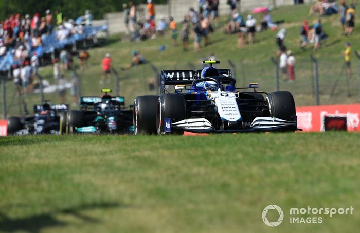 Nicholas Latifi, Williams FW43B, Valtteri Bottas, Mercedes W12