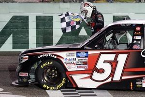 Race winner Kyle Busch, Kyle Busch Motorsports Toyota