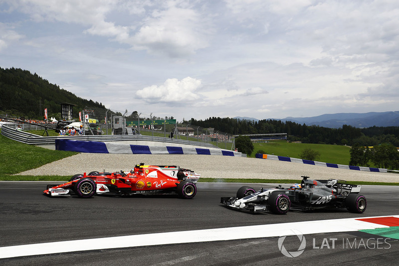 Kimi Raikkonen, Ferrari SF70H, battles Daniel Ricciardo, Red Bull Racing RB13 as Romain Grosjean, Ha