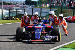 Race retiree Carlos Sainz Jr., Scuderia Toro Rosso STR12 is pushed by Marshals