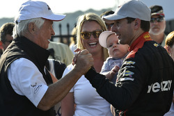 Roger Penske, Team Penske owner, Will Power, Team Penske Chevrolet, Elizabeth Power, Beau Power, celebrate in Victory Lane