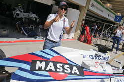 Felipe Massa mit Williams FW38 im speziellen Design für seinen letzten Heim-Grand-Prix