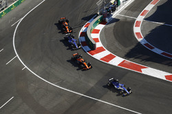 Маркус Эрикссон, Sauber C36, Стоффель Вандорн, McLaren MCL32, Паскаль Верляйн, Sauber C36, Фернандо