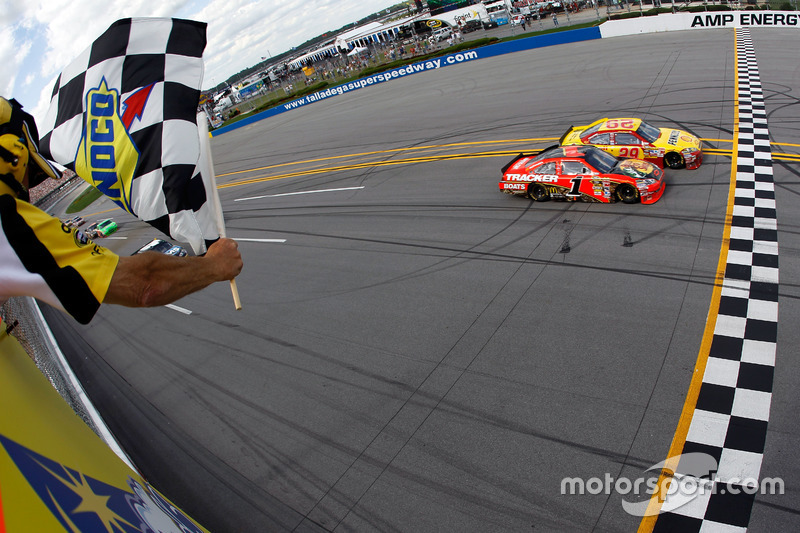 4. 2010: Kevin Harvick edges Jamie McMurray