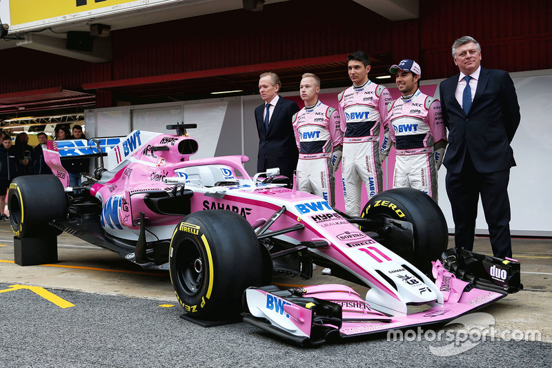 Andrew Green, director técnico de Sahara Force India F1, Nikita Mazepin, Sahara Force India F1, Esteban Ocon, Sahara Force India F1, Sergio Perez, Sahara Force India y Otmar Szafnauer, COO de Sahara Force India Formula One Team