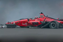Crash de James Davison, A.J. Foyt Enterprises with Byrd / Hollinger / Belardi Chevrolet