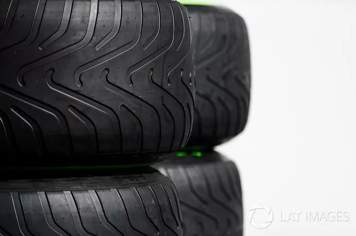 Pirelli neumáticos en el paddock