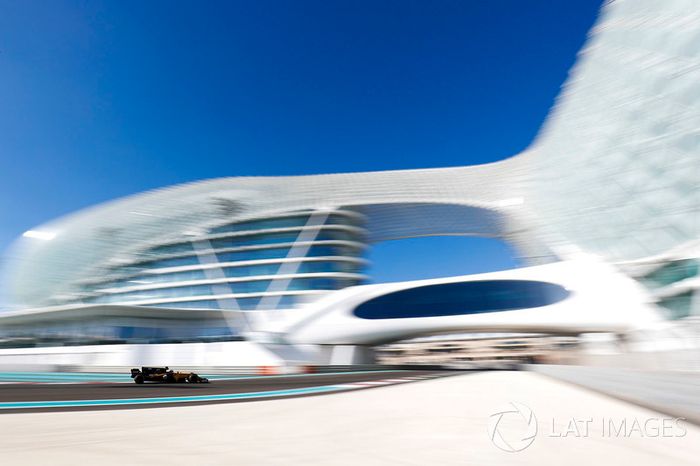 Carlos Sainz Jr., Renault Sport F1 Team RS17