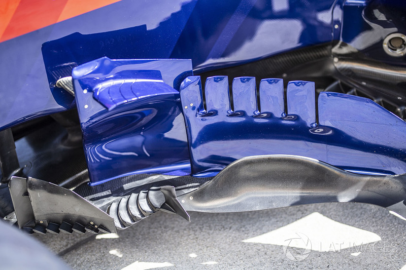 Scuderia Toro Rosso STR13 bargeboards