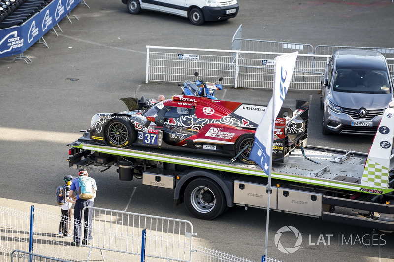 Remains of #37 Jackie Chan DC Racing Oreca 07 Gibson: Jazeman Jaafar, Weiron Tan, Nabil Jeffri, returning  to the pits